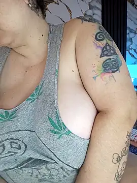 Snapshot of mollieblue69 chatting on 02-23-26, 01:08 mollieblue69 online show from 02-23-26, 01:08