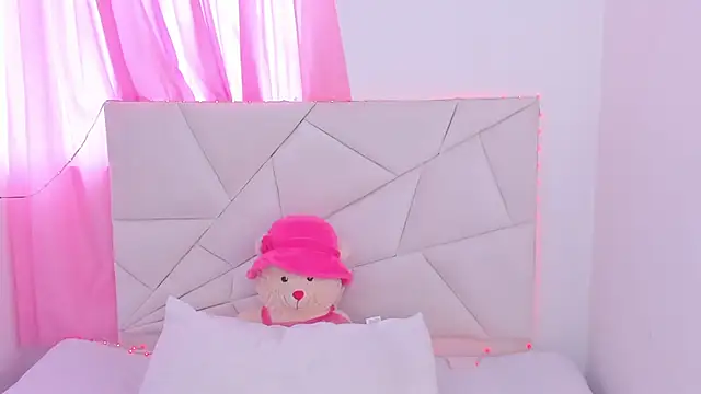 Snapshot of Anamhenao chatting on 10-01-25, 12:33 Anamhenao online show from 10-01-25, 12:33