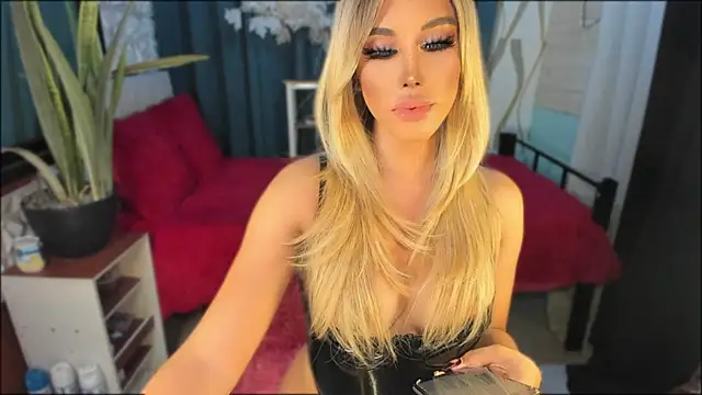 Snapshot of Laura_yourhottestbabe123 chatting on 11-05-25, 03:39 Laura yourhottestbabe123 online show from 11-05-25, 03:39