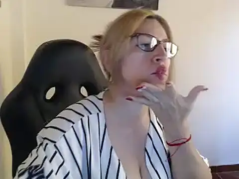 Chayla Ruiz online show from 12-13-24, 03:43