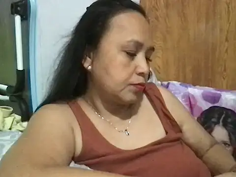 Snapshot of Lhadycarolyn chatting on 02-20-25, 12:47 Lhadycarolyn online show from 02-20-25, 12:47