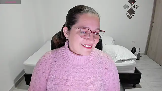 Snapshot of alejandra_milf_ chatting on 02-01-25, 09:08 alejandra milf online show from 02-01-25, 09:08