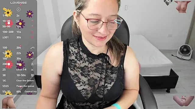 Snapshot of alejandra_milf_ chatting on 02-15-25, 04:23 alejandra milf online show from 02-15-25, 04:23
