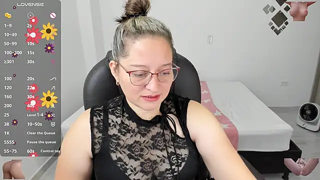Snapshot of alejandra_milf_ chatting on 03-08-25, 04:17 alejandra milf online show from 03-08-25, 04:17