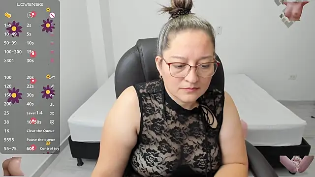 Snapshot of alejandra_milf_ chatting on 03-12-25, 06:00 alejandra milf online show from 03-12-25, 06:00
