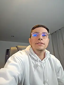 Jhoan saenz online show from 10-04-25, 04:32