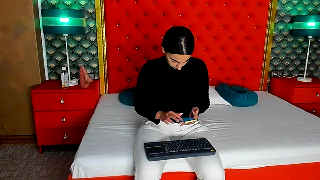 VallerieJones online show from 10-18-25, 10:27