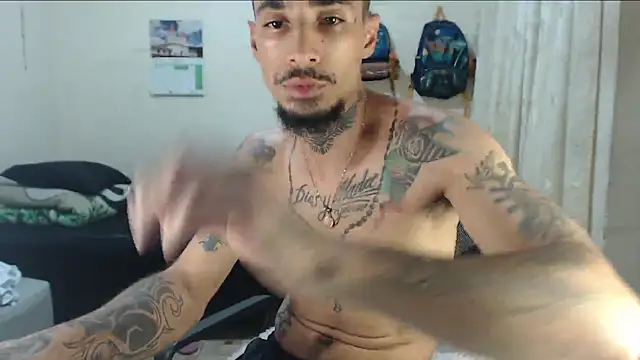 Snapshot of emiliano_hottt chatting on 04-24-26, 08:55 emiliano hottt online show from 04-24-26, 08:55