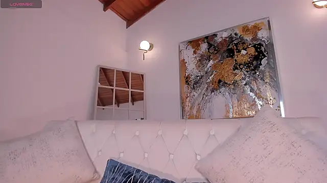 Snapshot of MaryLewis_ chatting on 12-31-24, 02:36 MaryLewis online show from 12-31-24, 02:36