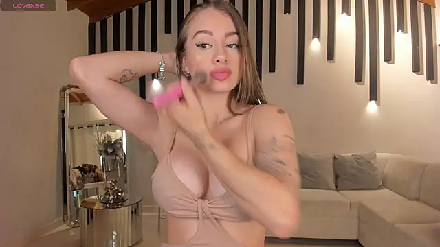 Snapshot of MaryLewis_ chatting on 03-04-25, 11:51 MaryLewis online show from 03-04-25, 11:51