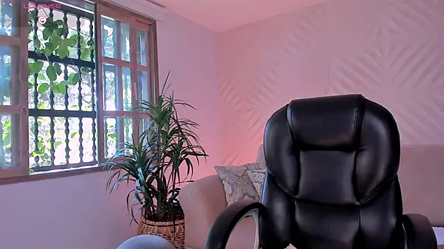 Snapshot of KateSunder chatting on 02-10-25, 07:28 KateSunder online show from 02-10-25, 07:28