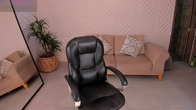 Snapshot of KateSunder chatting on 02-13-25, 10:34 KateSunder online show from 02-13-25, 10:34