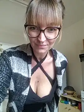 Snapshot of MissMialicious chatting on 02-28-25, 11:03 MissMialicious online show from 02-28-25, 11:03