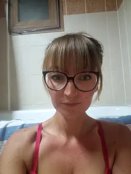 Snapshot of MissMialicious chatting on 03-16-25, 03:17 MissMialicious online show from 03-16-25, 03:17