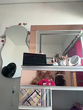 Snapshot of jailyncam_ chatting on 12-15-25, 02:43 jailyncam online show from 12-15-25, 02:43