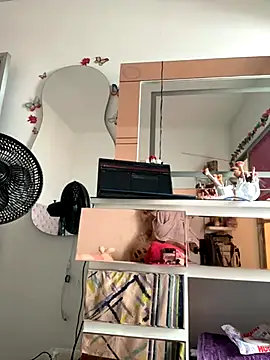 Snapshot of jailyncam_ chatting on 12-19-25, 01:40 jailyncam online show from 12-19-25, 01:40