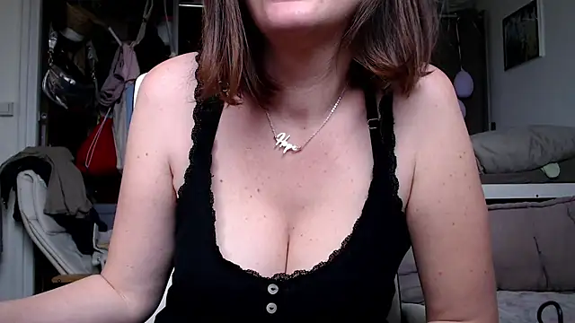 FunnyAly online show from 05-04-26, 01:18