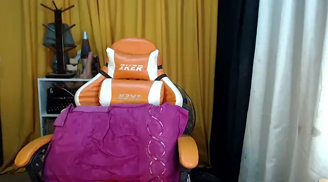 Snapshot of Deliciouscumsxz chatting on 12-23-24, 10:21 Deliciouscumsxz online show from 12-23-24, 10:21