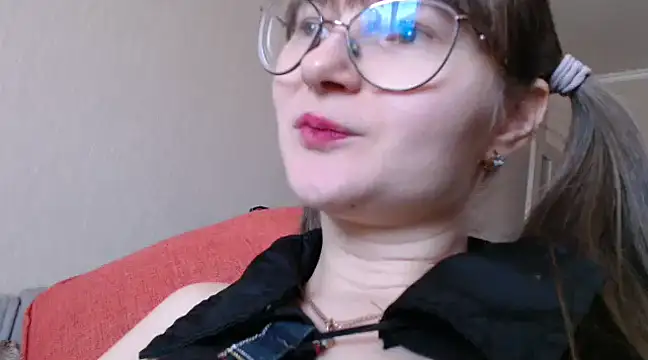 KiraGoldens online show from 02-20-25, 05:12