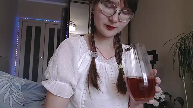 KiraGoldens online show from 09-30-25, 07:24