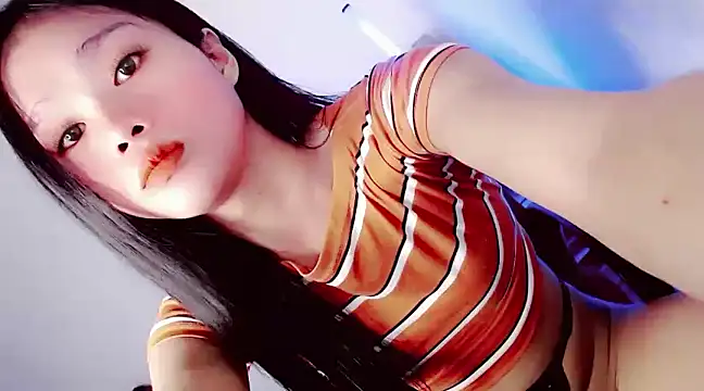 Snapshot of amomentoflust69 chatting on 01-18-25, 05:20 amomentoflust69 online show from 01-18-25, 05:20