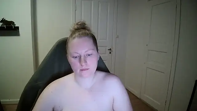 Snapshot of Girlnina-1995 chatting on 12-04-24, 06:50 Girlnina-1995 online show from 12-04-24, 06:50