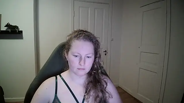 Snapshot of Girlnina-1995 chatting on 12-10-24, 05:11 Girlnina-1995 online show from 12-10-24, 05:11