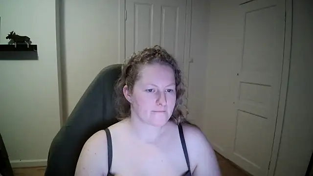 Snapshot of Girlnina-1995 chatting on 12-12-24, 07:37 Girlnina-1995 online show from 12-12-24, 07:37
