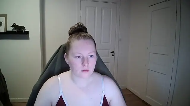 Snapshot of Girlnina-1995 chatting on 12-16-24, 08:20 Girlnina-1995 online show from 12-16-24, 08:20