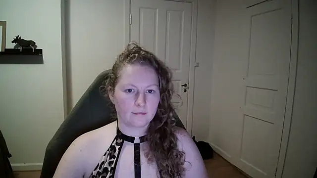 Snapshot of Girlnina-1995 chatting on 12-18-24, 05:31 Girlnina-1995 online show from 12-18-24, 05:31