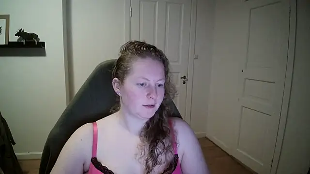 Snapshot of Girlnina-1995 chatting on 12-20-24, 04:04 Girlnina-1995 online show from 12-20-24, 04:04