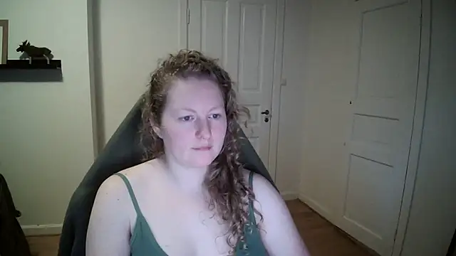 Snapshot of Girlnina-1995 chatting on 12-30-24, 09:05 Girlnina-1995 online show from 12-30-24, 09:05
