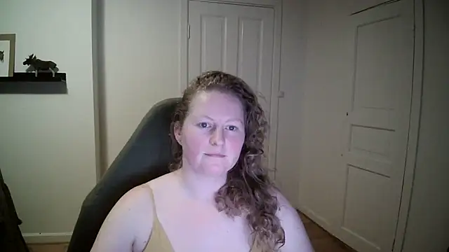 Snapshot of Girlnina-1995 chatting on 01-02-25, 06:12 Girlnina-1995 online show from 01-02-25, 06:12