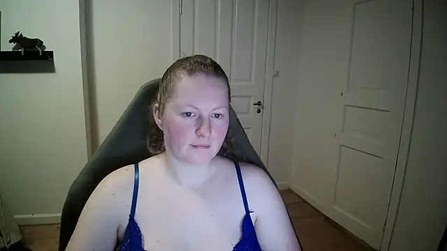 Snapshot of Girlnina-1995 chatting on 01-06-25, 05:59 Girlnina-1995 online show from 01-06-25, 05:59