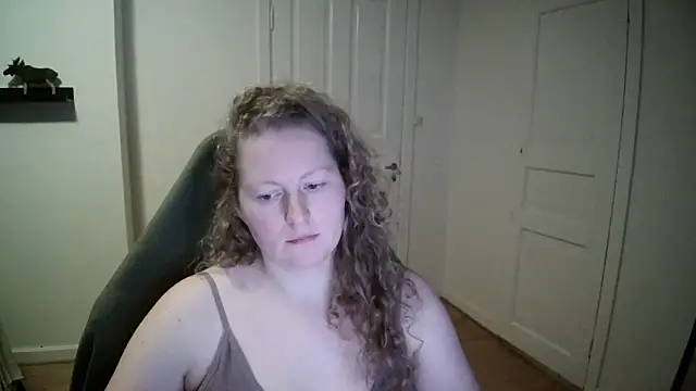 Snapshot of Girlnina-1995 chatting on 01-08-25, 03:39 Girlnina-1995 online show from 01-08-25, 03:39
