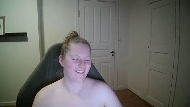 Snapshot of Girlnina-1995 chatting on 01-15-25, 06:40 Girlnina-1995 online show from 01-15-25, 06:40