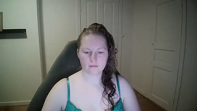 Snapshot of Girlnina-1995 chatting on 01-21-25, 08:52 Girlnina-1995 online show from 01-21-25, 08:52