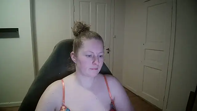Snapshot of Girlnina-1995 chatting on 01-22-25, 04:02 Girlnina-1995 online show from 01-22-25, 04:02