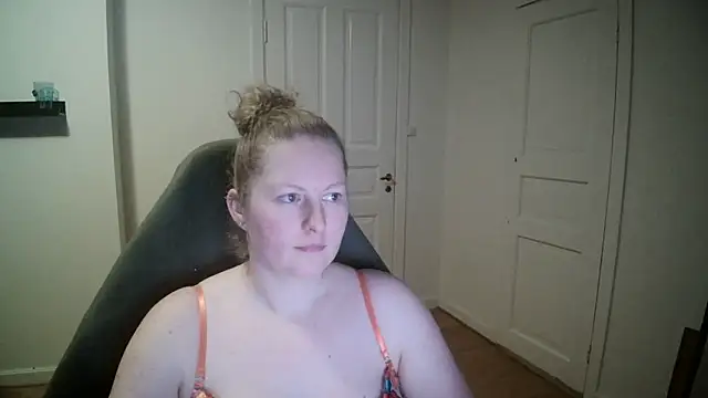 Snapshot of Girlnina-1995 chatting on 01-22-25, 07:34 Girlnina-1995 online show from 01-22-25, 07:34
