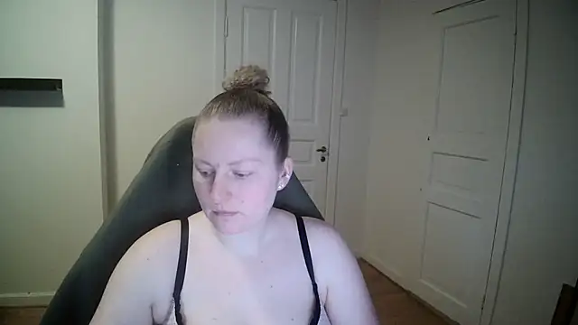 Snapshot of Girlnina-1995 chatting on 01-23-25, 10:32 Girlnina-1995 online show from 01-23-25, 10:32