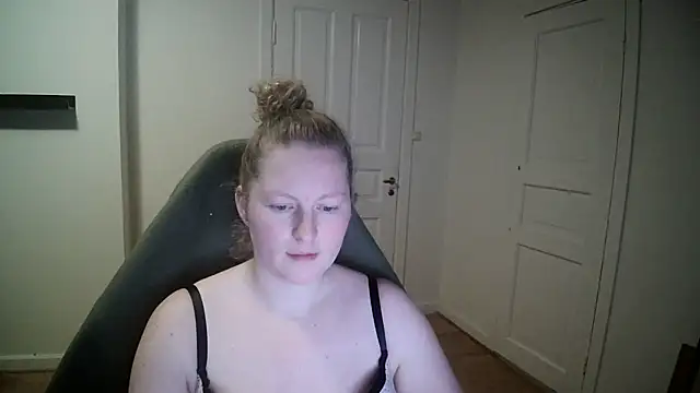 Snapshot of Girlnina-1995 chatting on 01-23-25, 08:24 Girlnina-1995 online show from 01-23-25, 08:24
