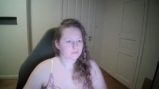 Snapshot of Girlnina-1995 chatting on 02-03-25, 06:28 Girlnina-1995 online show from 02-03-25, 06:28