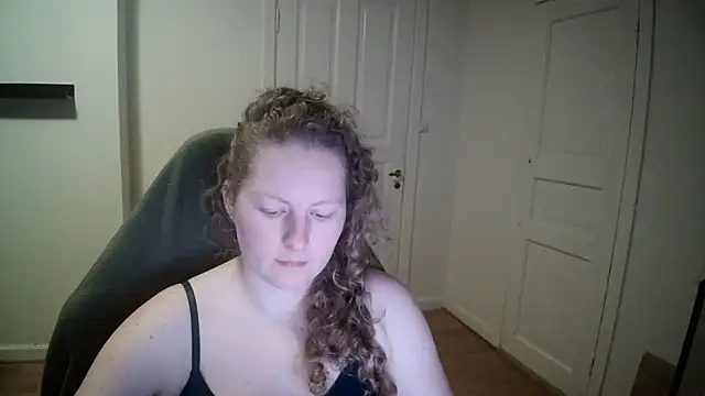 Snapshot of Girlnina-1995 chatting on 02-04-25, 03:47 Girlnina-1995 online show from 02-04-25, 03:47