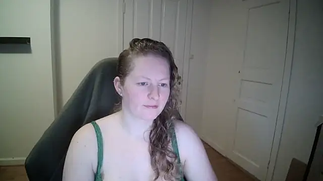 Snapshot of Girlnina-1995 chatting on 02-10-25, 09:25 Girlnina-1995 online show from 02-10-25, 09:25