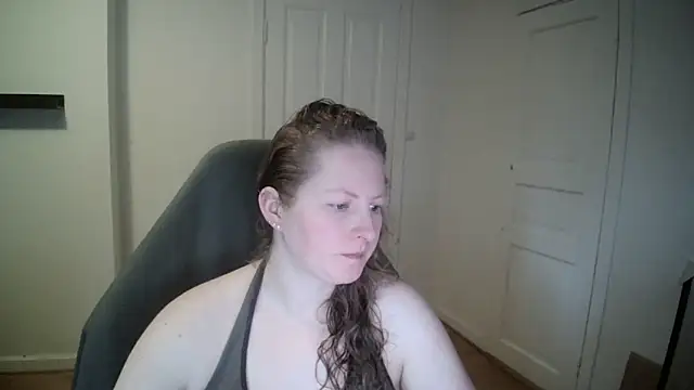 Snapshot of Girlnina-1995 chatting on 02-11-25, 11:21 Girlnina-1995 online show from 02-11-25, 11:21