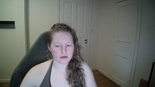 Snapshot of Girlnina-1995 chatting on 02-11-25, 02:35 Girlnina-1995 online show from 02-11-25, 02:35