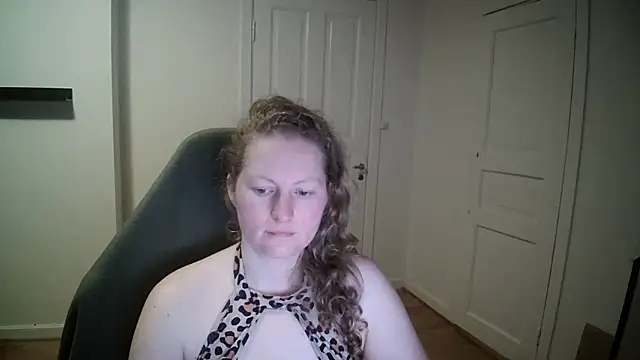 Snapshot of Girlnina-1995 chatting on 02-12-25, 05:05 Girlnina-1995 online show from 02-12-25, 05:05