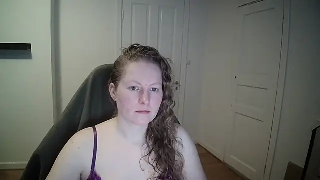 Snapshot of Girlnina-1995 chatting on 02-20-25, 10:59 Girlnina-1995 online show from 02-20-25, 10:59