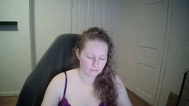 Snapshot of Girlnina-1995 chatting on 02-20-25, 02:02 Girlnina-1995 online show from 02-20-25, 02:02