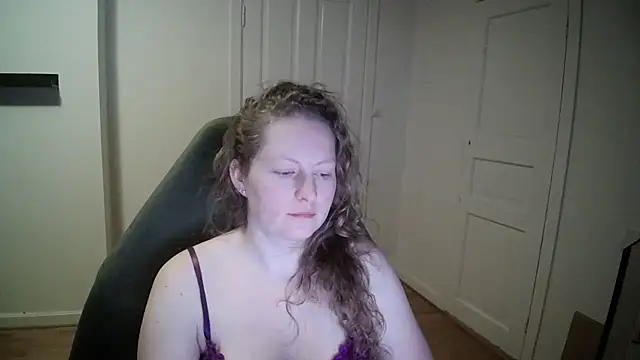 Snapshot of Girlnina-1995 chatting on 02-20-25, 07:52 Girlnina-1995 online show from 02-20-25, 07:52